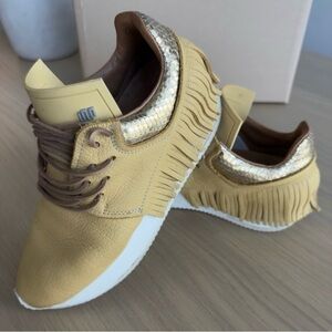❤️EsseUtEsse Yellow Fringe Sneakers Size 36❤️